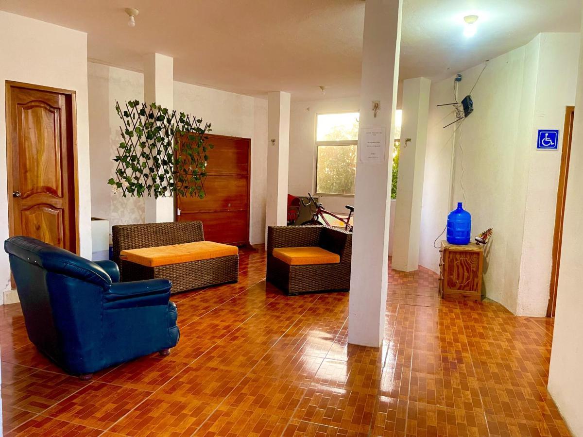 Hostal Vista Al Mar Hotel ปูแอร์โต บาเกริโซ โมเรโน ภายนอก รูปภาพ